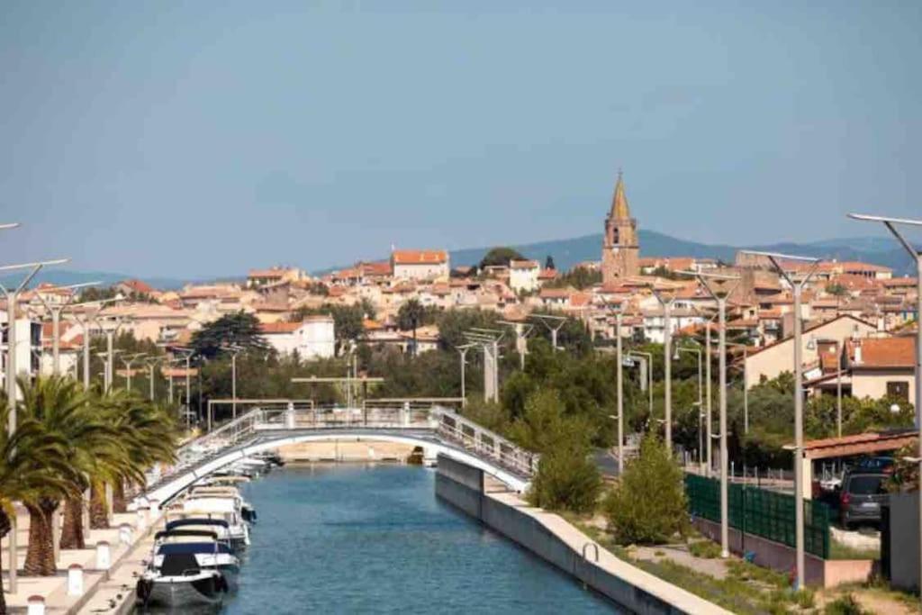 Mobilhome A Frejus A 15 Minute De La Mer Sur Terrain Independant Bagian luar foto