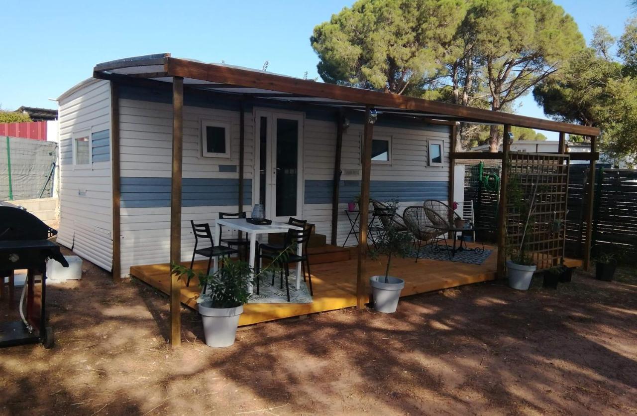 Mobilhome A Frejus A 15 Minute De La Mer Sur Terrain Independant Bagian luar foto